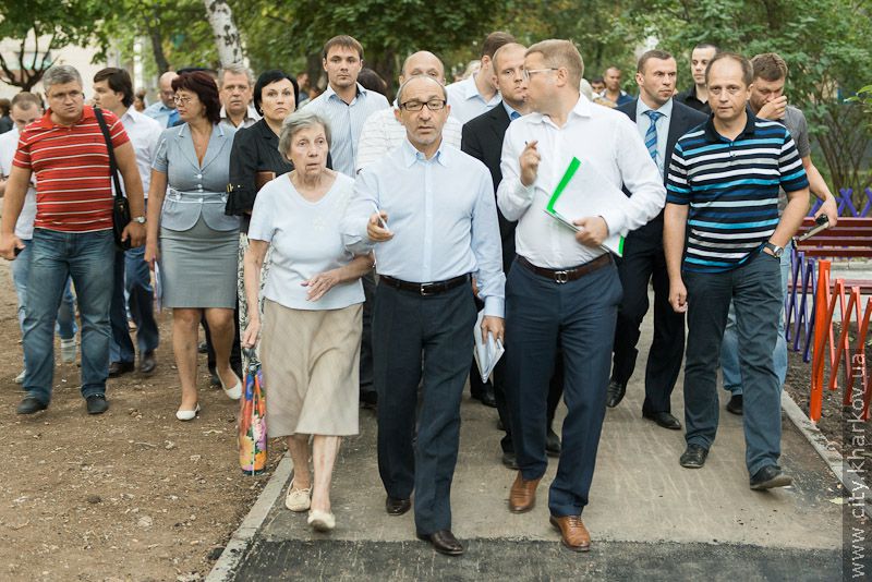 Геннадій Кернес оглянув благоустрій мікрорайону «Інститут низьких температур»
