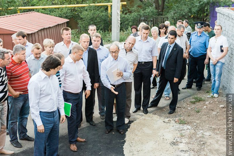 Геннадій Кернес оглянув благоустрій мікрорайону «Інститут низьких температур»