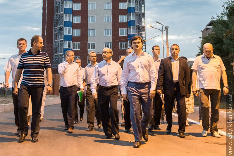 Геннадій Кернес оглянув благоустрій мікрорайону «Інститут низьких температур»