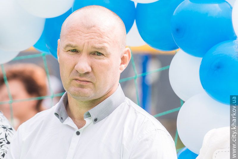 Геннадій Кернес і Валерій Писаренко відкрили новий стадіон у гімназії №116