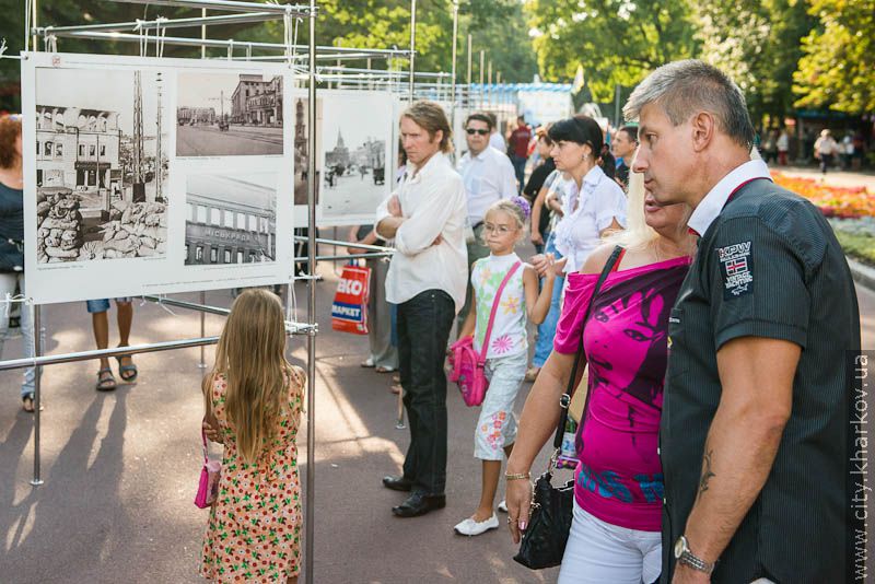 До Дня міста в саду імені Шевченка відкрилася фотовиставка