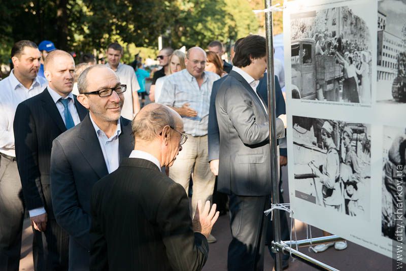 До Дня міста в саду імені Шевченка відкрилася фотовиставка