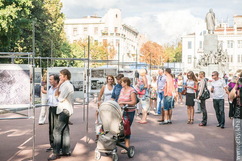 До Дня міста в саду імені Шевченка відкрилася фотовиставка