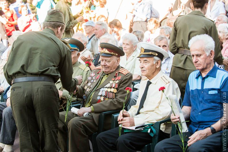 До Дня міста в саду імені Шевченка відкрилася фотовиставка