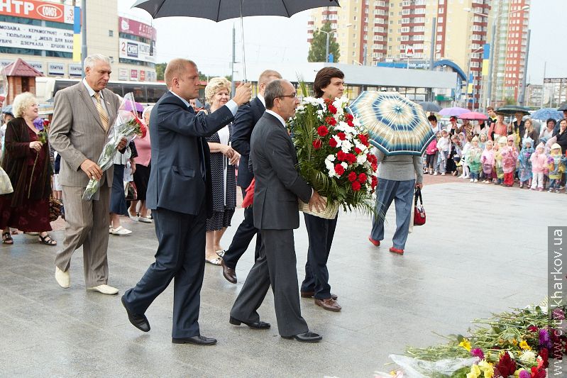 До пам'ятника Воїну-визволителю поклали квіти