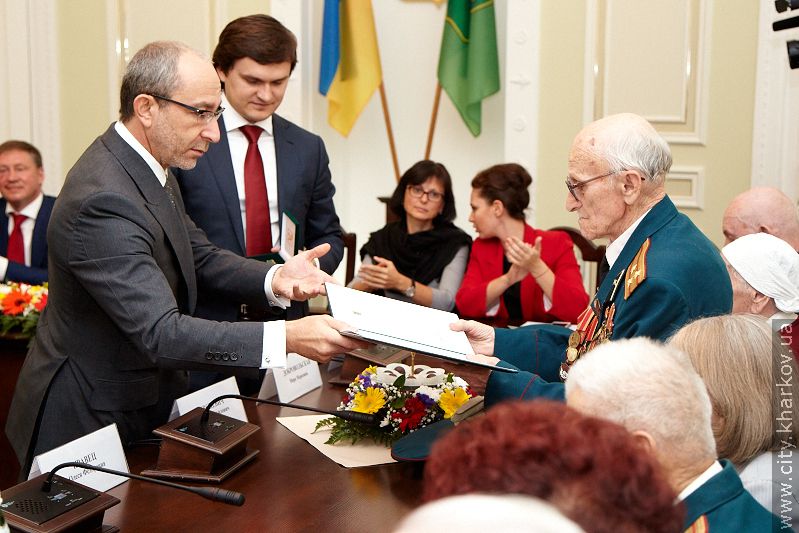 Товаришам по службі Володимира Березюка вручили почесні грамоти міськради