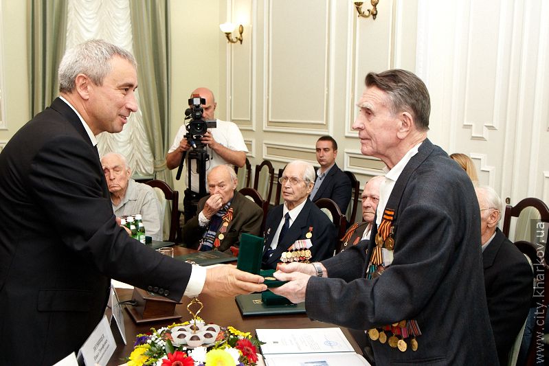 Товаришам по службі Володимира Березюка вручили почесні грамоти міськради