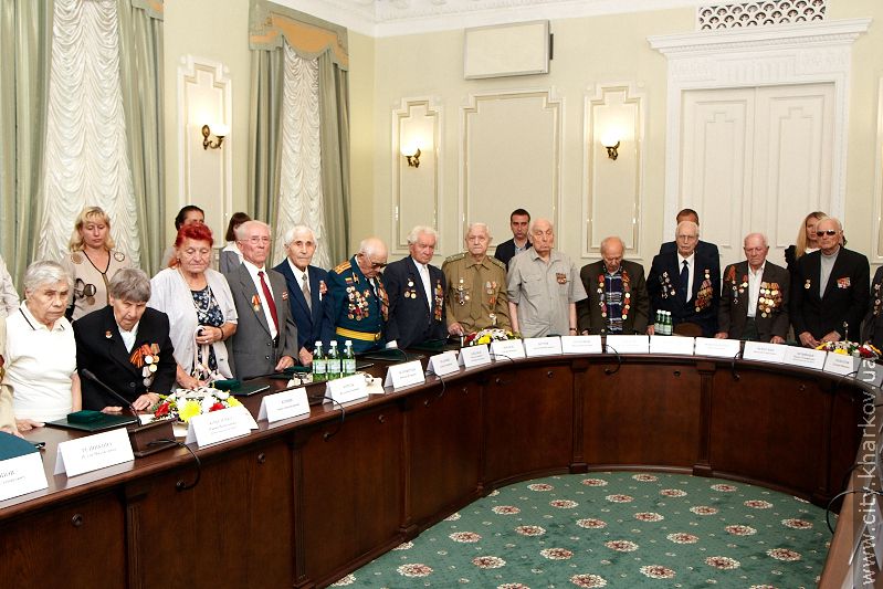 Товаришам по службі Володимира Березюка вручили почесні грамоти міськради