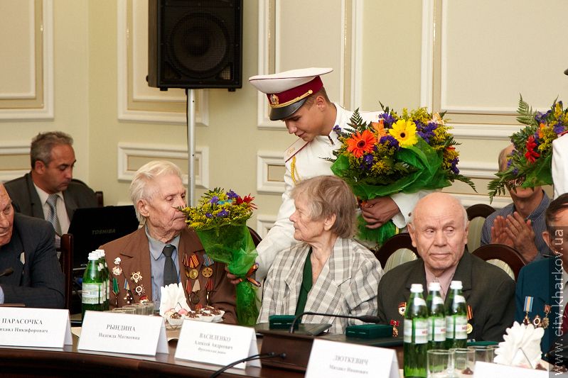 Товаришам по службі Володимира Березюка вручили почесні грамоти міськради