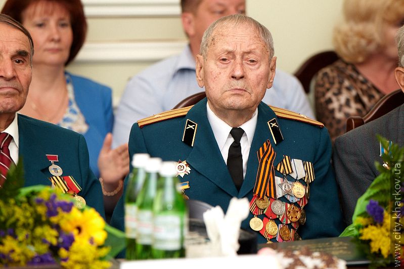 Товаришам по службі Володимира Березюка вручили почесні грамоти міськради