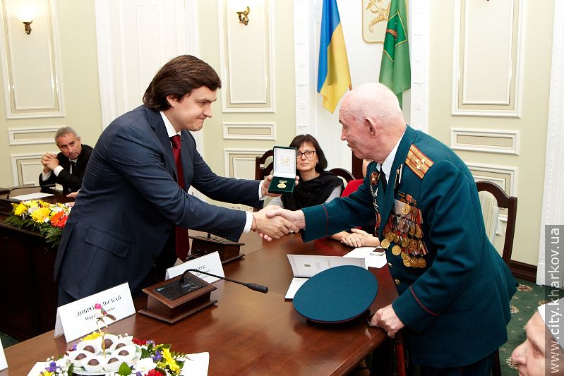 Товаришам по службі Володимира Березюка вручили почесні грамоти міськради
