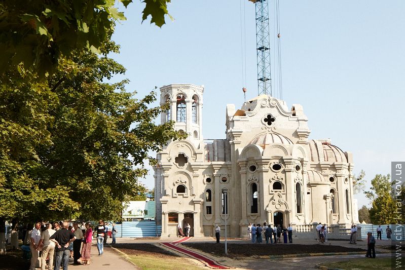 На Салтівці освятили храм святого мученика Віктора