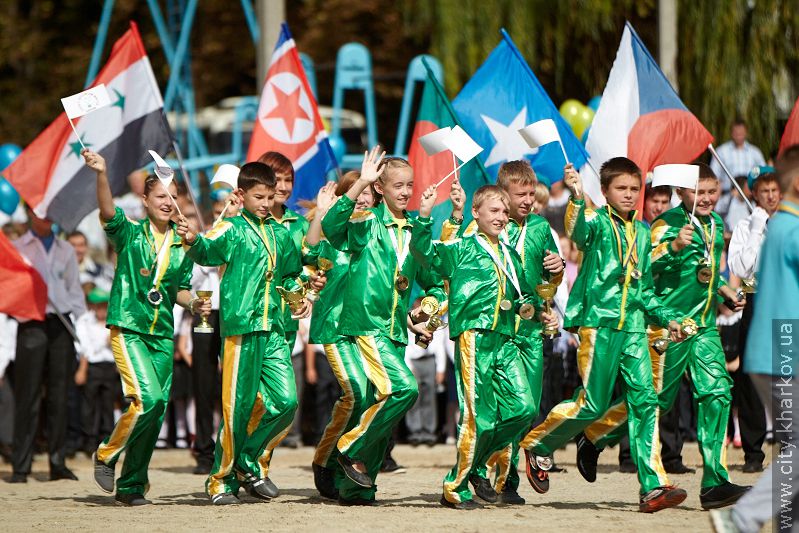 У школах №51 і 162 відкрили оновлені стадіони