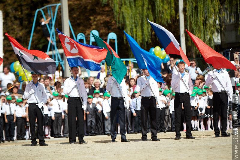 У школах №51 і 162 відкрили оновлені стадіони