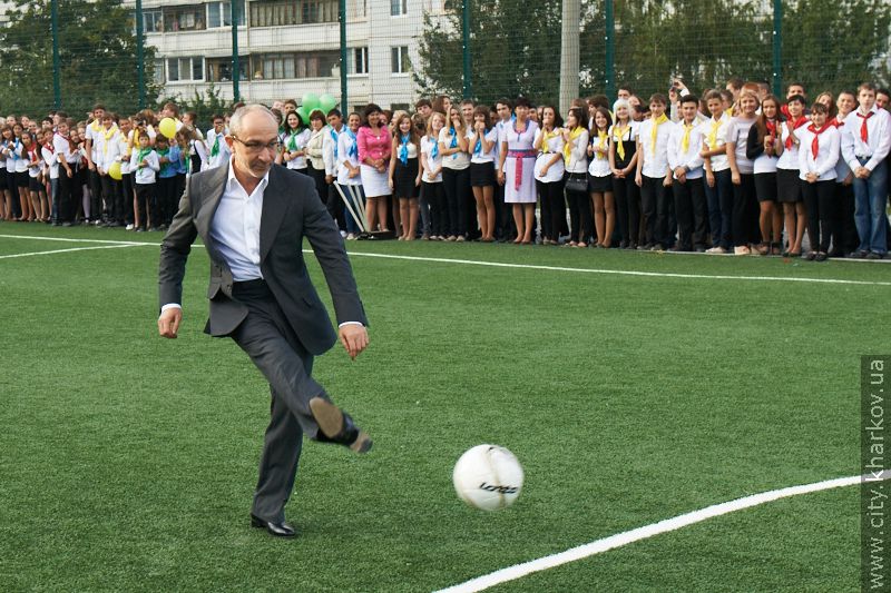У гімназії №172 відкрили новий спортмайданчик