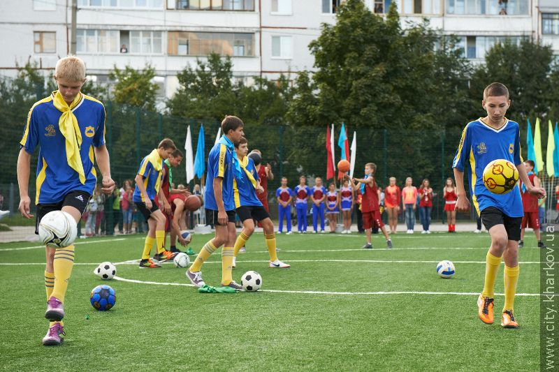 У гімназії №172 відкрили новий спортмайданчик