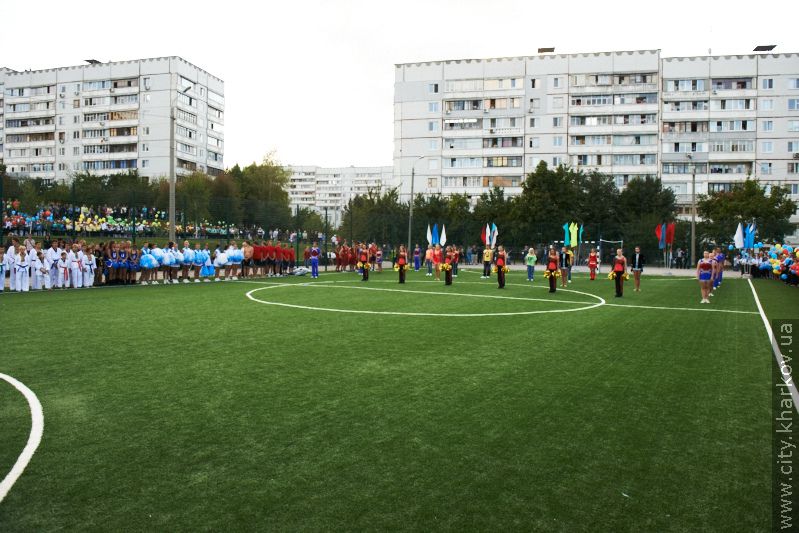 У гімназії №172 відкрили новий спортмайданчик