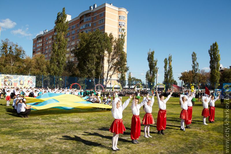 У школі №152 відкрили реконструйований стадіон