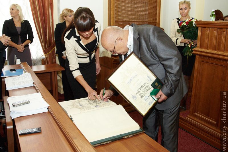 Низку харків'ян нагородили Почесними грамотами міської ради