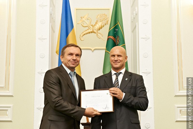 Харків'ян, які зробили внесок у підготовку Євро-2012, нагородили почесними грамотами