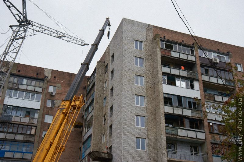 Сходову клітку і фасад будинку по вулиці Ощепкова ремонтують коштом бюджету міста (додано фото)
