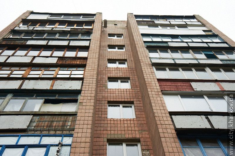 Сходову клітку і фасад будинку по вулиці Ощепкова ремонтують коштом бюджету міста (додано фото)