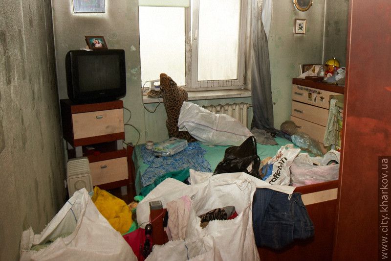 Сходову клітку і фасад будинку по вулиці Ощепкова ремонтують коштом бюджету міста (додано фото)