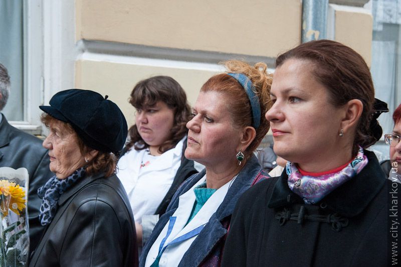 У Харкові відкрили меморіальну дошку медику Ксенії Іліаді