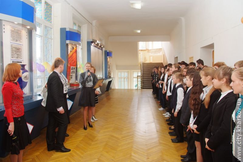 Семи харківським школам вручили сертифікати на комп'ютери