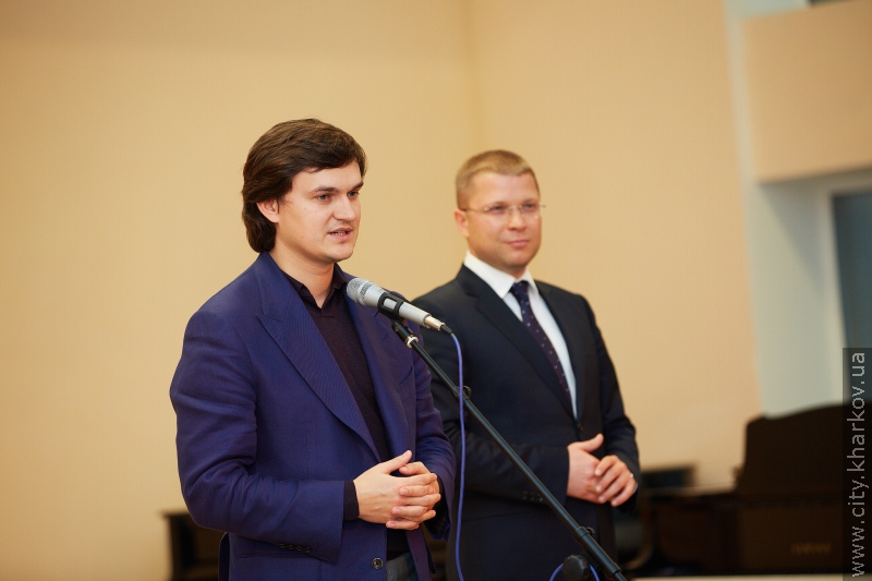 У Дзержинському районі вшанували найкращих учнів