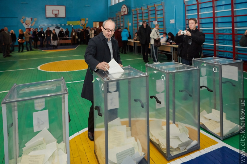 Геннадій Кернес проголосував на виборах