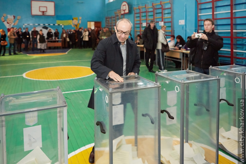 Геннадій Кернес проголосував на виборах