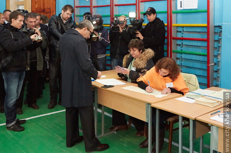 Геннадій Кернес проголосував на виборах