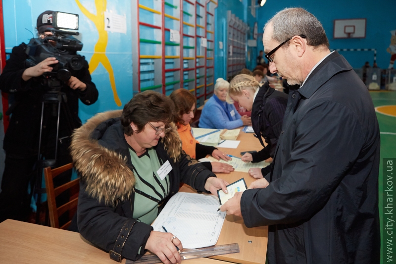 Геннадій Кернес проголосував на виборах