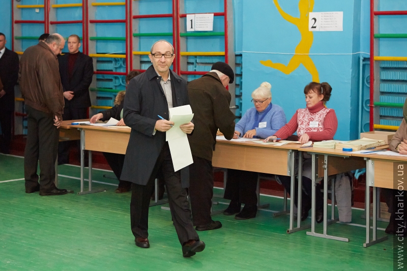 Геннадій Кернес проголосував на виборах