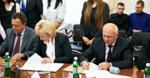 Юракадемія підписала угоду з роботодавцями про працевлаштування випускників
