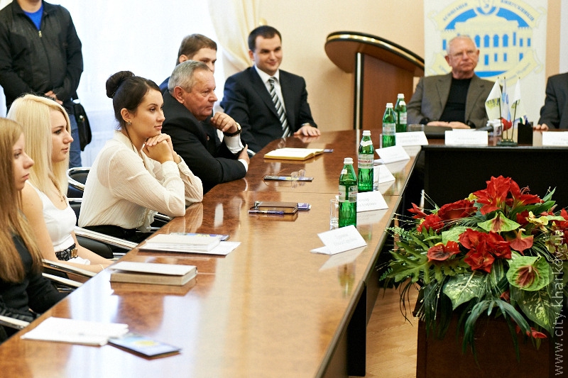 Юракадемія підписала угоду з роботодавцями про працевлаштування випускників