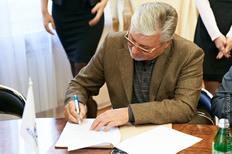 Юракадемія підписала угоду з роботодавцями про працевлаштування випускників