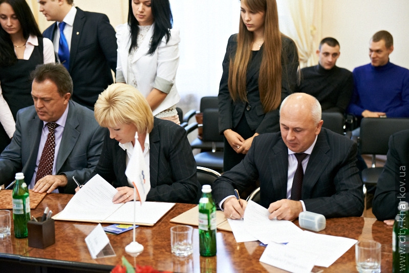 Юракадемія підписала угоду з роботодавцями про працевлаштування випускників