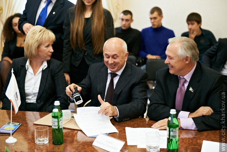 Юракадемія підписала угоду з роботодавцями про працевлаштування випускників