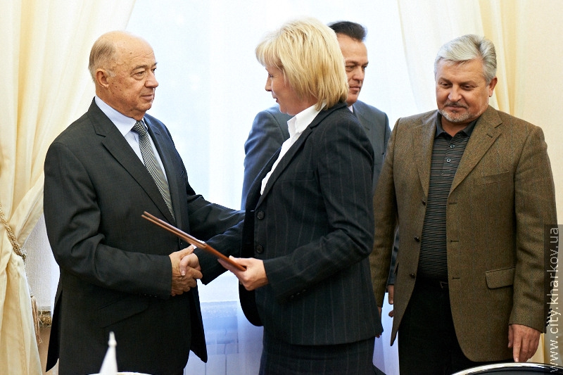 Юракадемія підписала угоду з роботодавцями про працевлаштування випускників