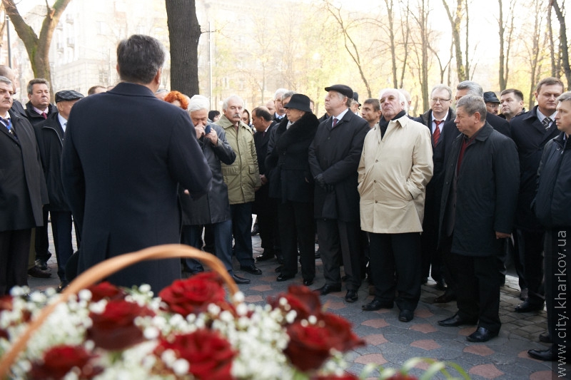 У Харкові відкрили меморіальну дошку хірургові Аполлінарію Подрєзу