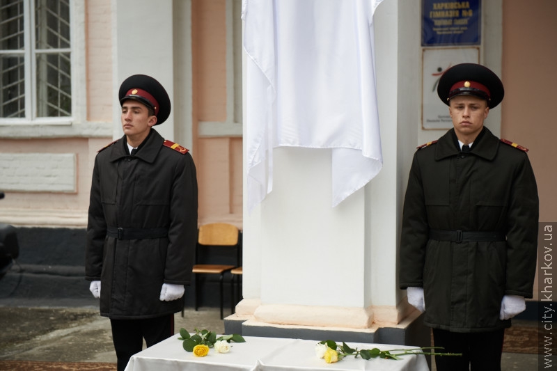 На будівлі гімназії №6 відкрили меморіальну дошку Людмилі Гурченко