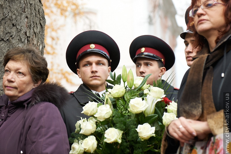 На будівлі гімназії №6 відкрили меморіальну дошку Людмилі Гурченко