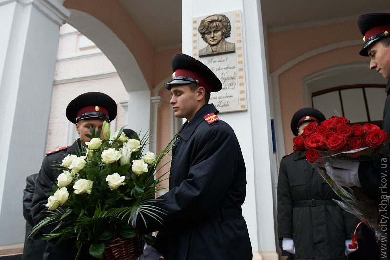 На будівлі гімназії №6 відкрили меморіальну дошку Людмилі Гурченко