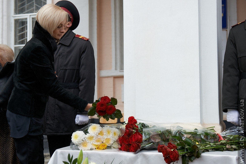 На будівлі гімназії №6 відкрили меморіальну дошку Людмилі Гурченко