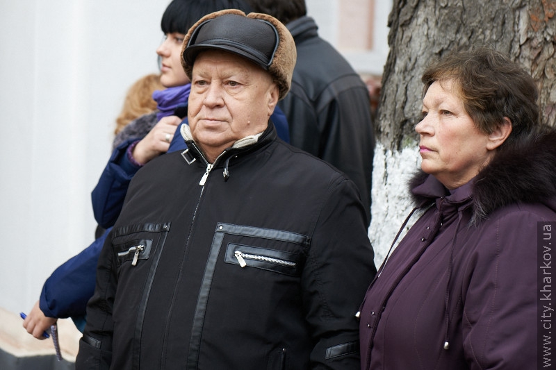 На будівлі гімназії №6 відкрили меморіальну дошку Людмилі Гурченко