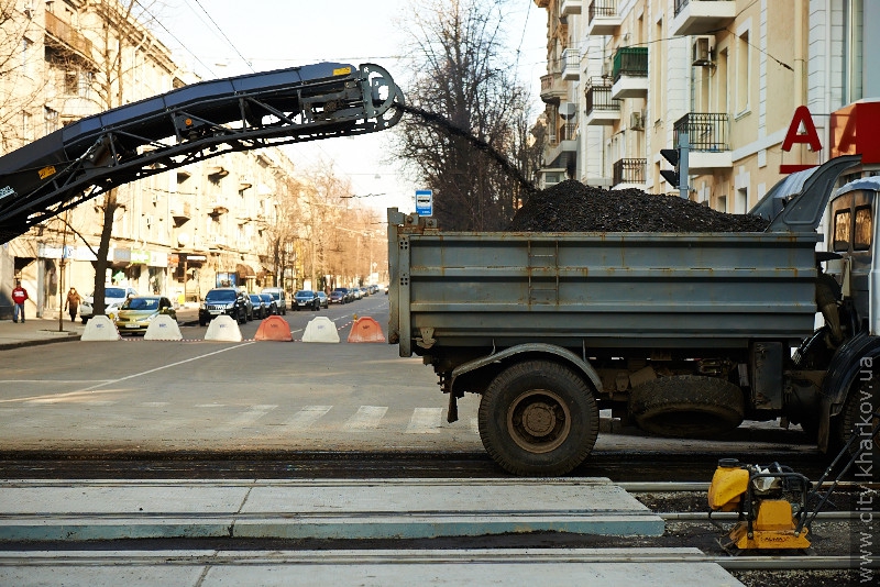 Ремонт трамвайного переїзду на Сумській закінчать цього тижня