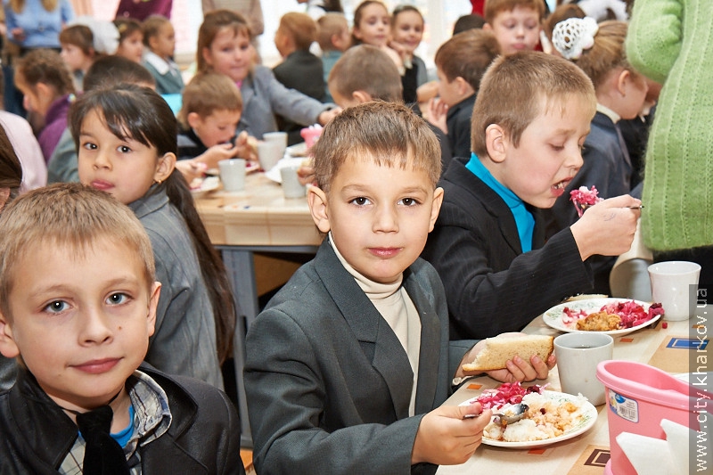 93% учнів харчуються в шкільних їдальнях