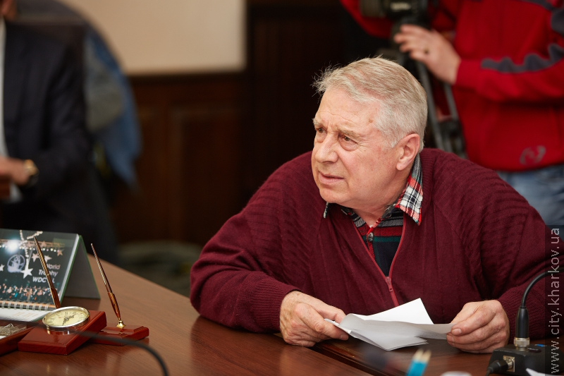 Геннадій Кернес провів прийом громадян в університеті імені Каразіна (доповнено)